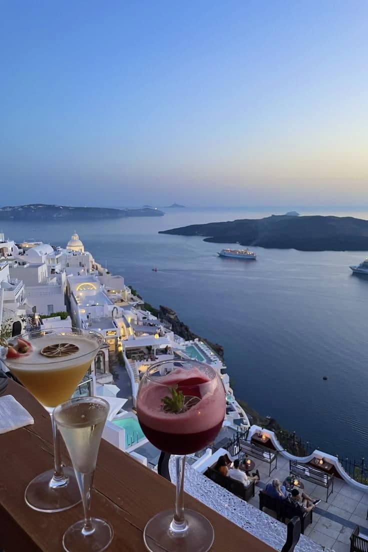 4 Best Bars in Mykonos: Ultimate Guide to the Island’s Most Spectacular Drinking Spots